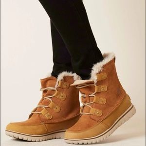 Sorel Cozy Joan Waterproof Snow Boots. Size 8
